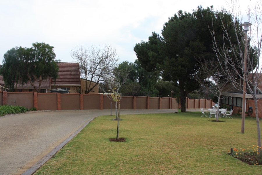 2 Bedroom Property for Sale in Langenhovenpark Free State